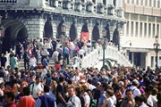 Венеция увеличила штрафы для туристов