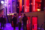 В Амстердаме сокращают число посетителей квартала Красных фонарей